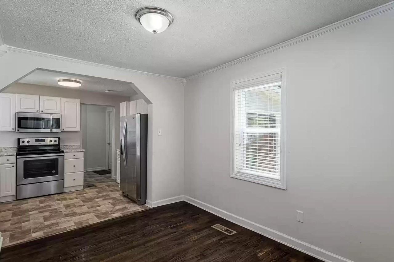 1648 Waterhouse St - Photo 2 of 11