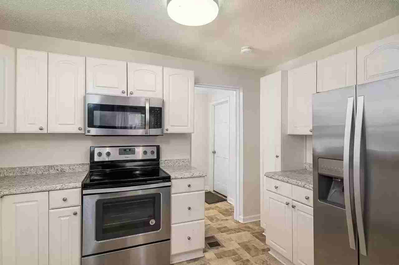 1648 Waterhouse St - Photo 4 of 11