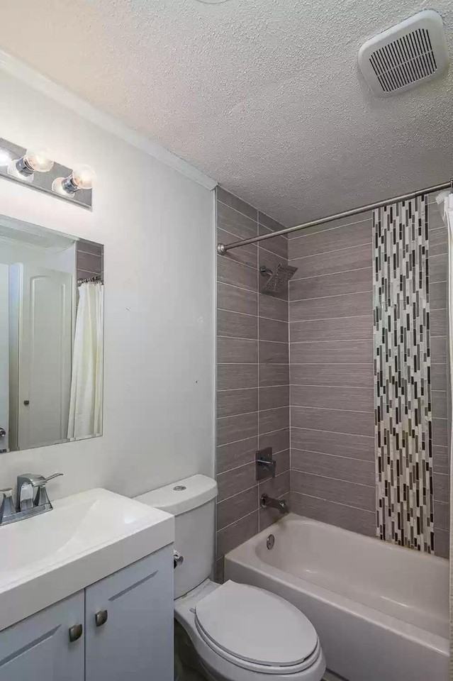 1648 Waterhouse St - Photo 5 of 11