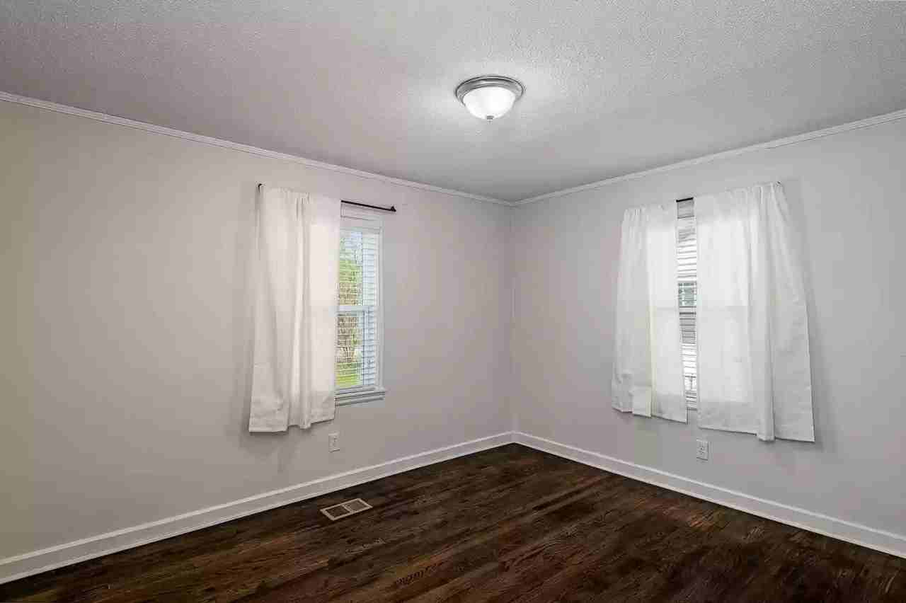 1648 Waterhouse St - Photo 6 of 11
