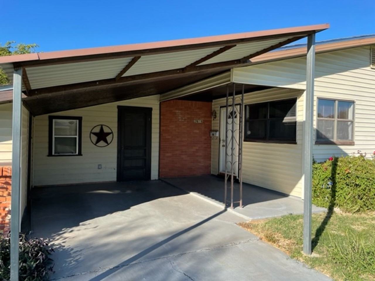 2618 S 28th St - Photo 2 of 16