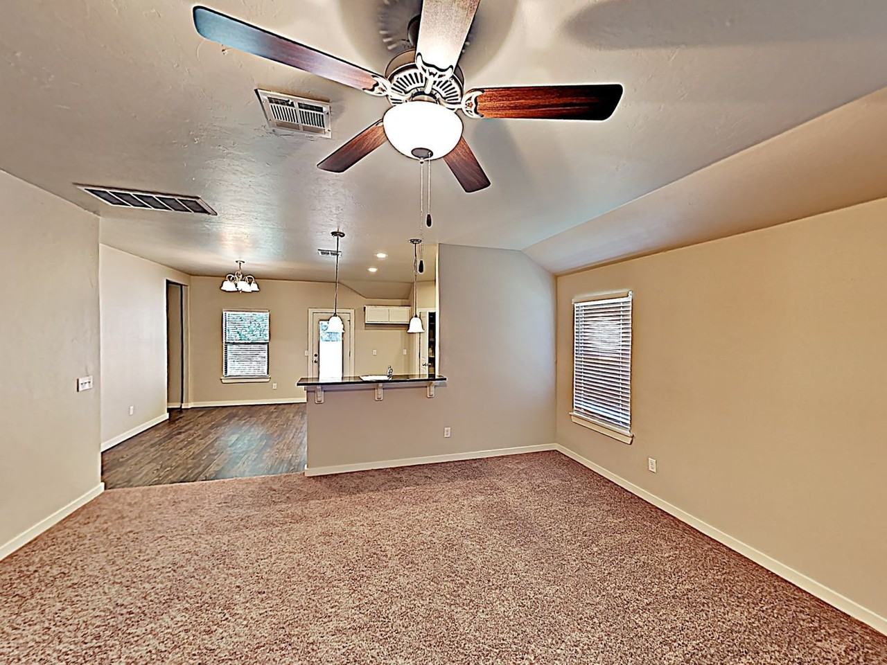 1045 Creekside Dr - Photo 3 of 12