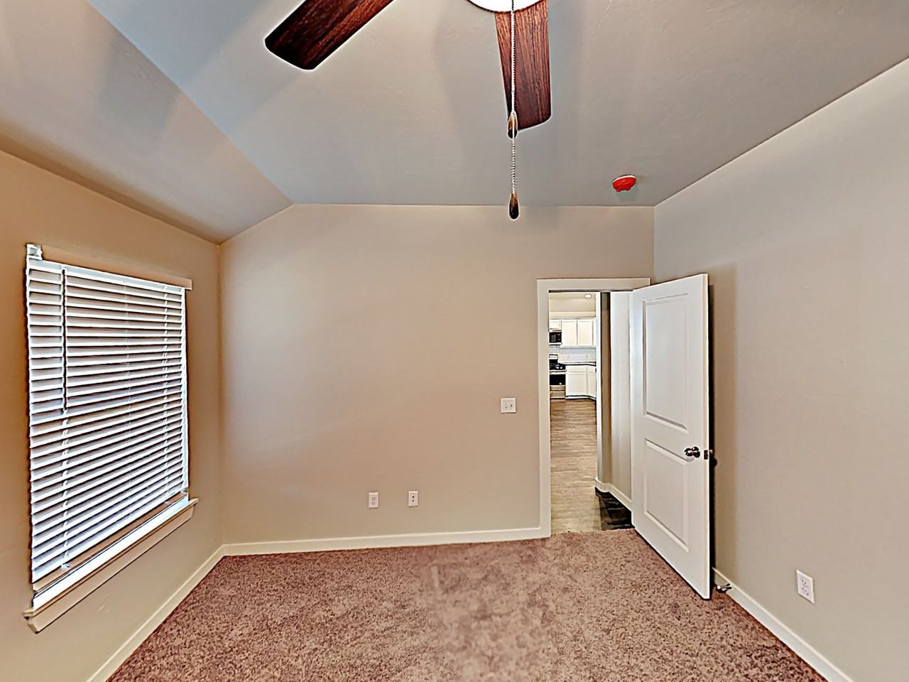 1045 Creekside Dr - Photo 6 of 12