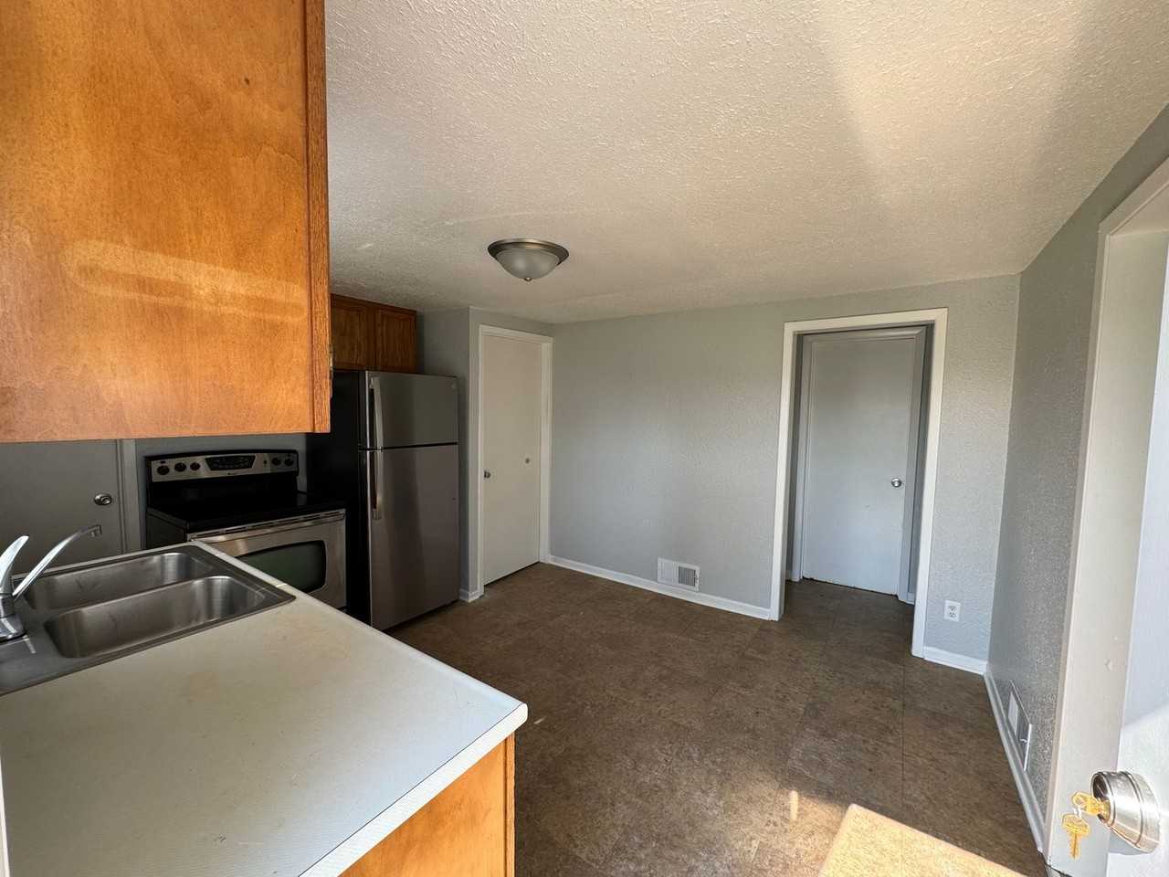 3203 Central Ave - Photo 3 of 17