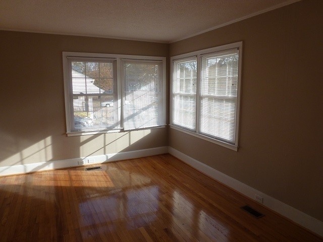 712 Finley Rd - Photo 3 of 8