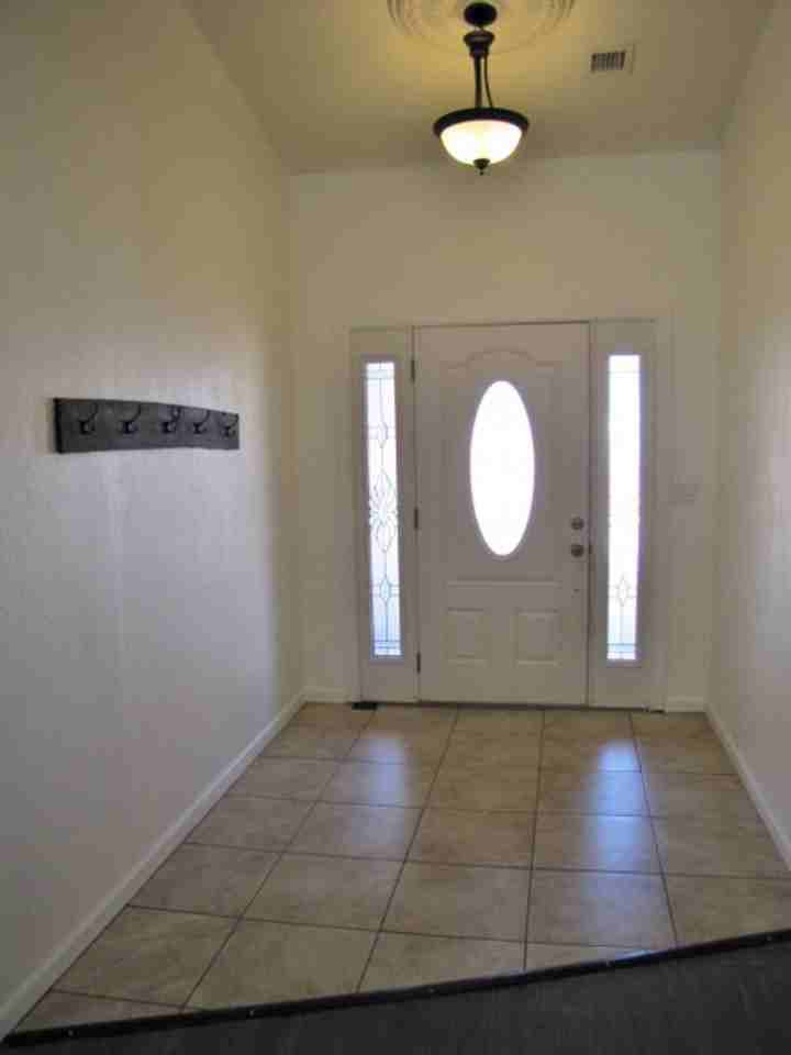 246 E Ash St - Photo 7 of 32