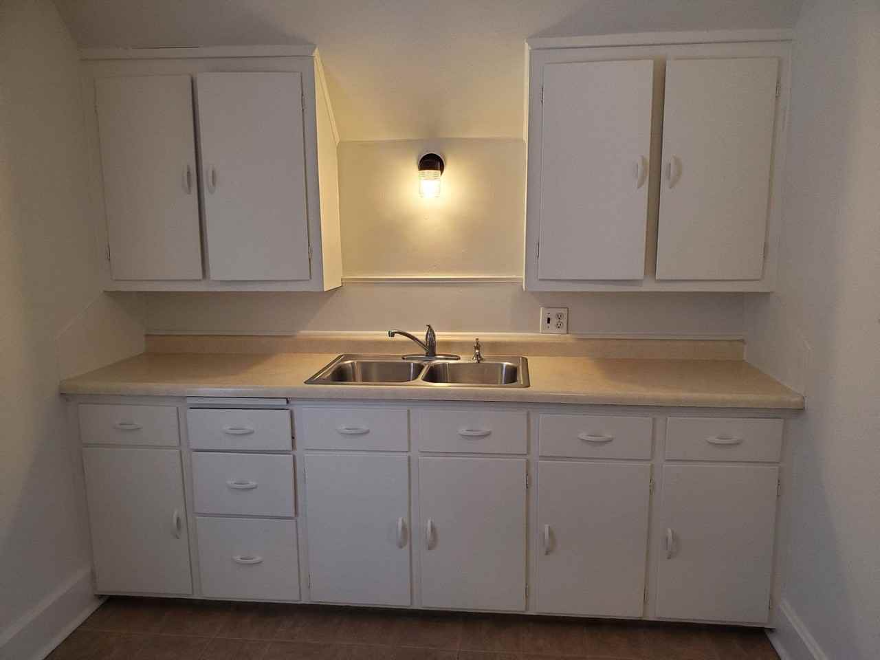1117 1/2 Crooks Ave - Photo 2 of 11