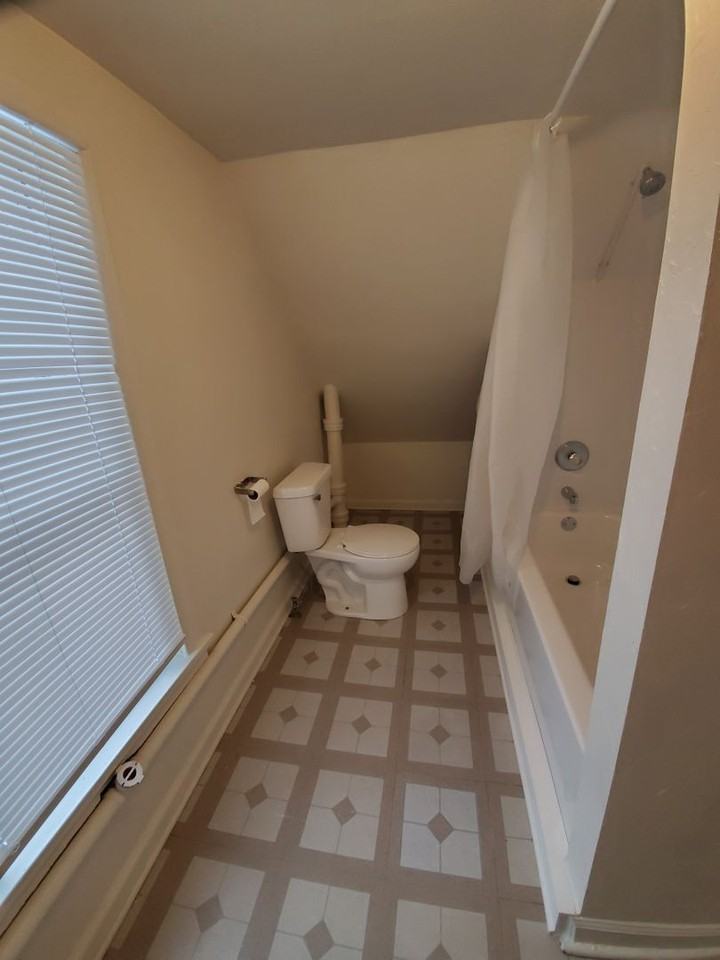 1117 1/2 Crooks Ave - Photo 4 of 11