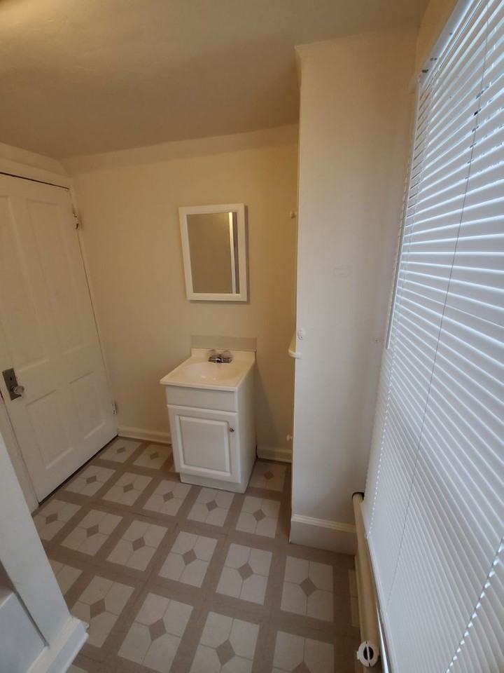 1117 1/2 Crooks Ave - Photo 5 of 11