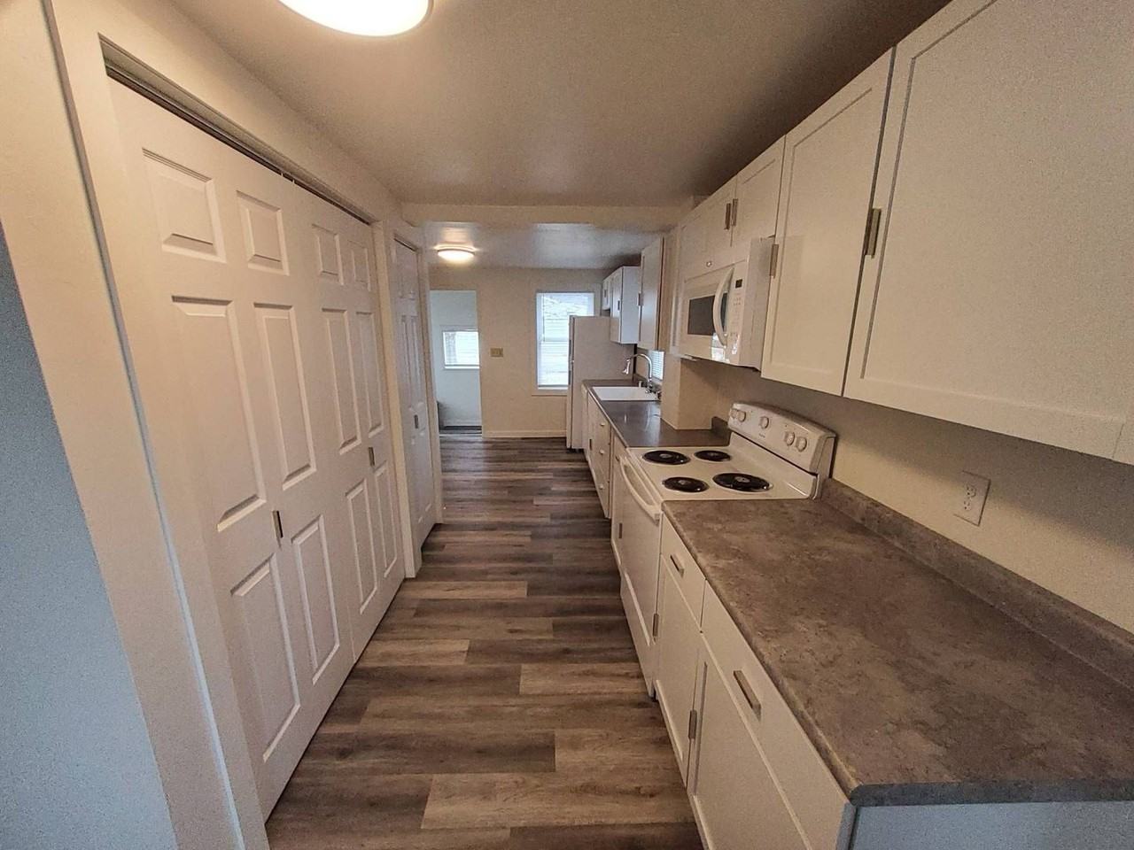 928 W Kamps Ave - Photo 3 of 25