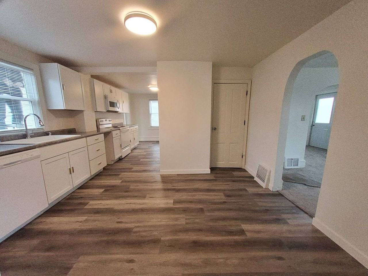 928 W Kamps Ave - Photo 4 of 25