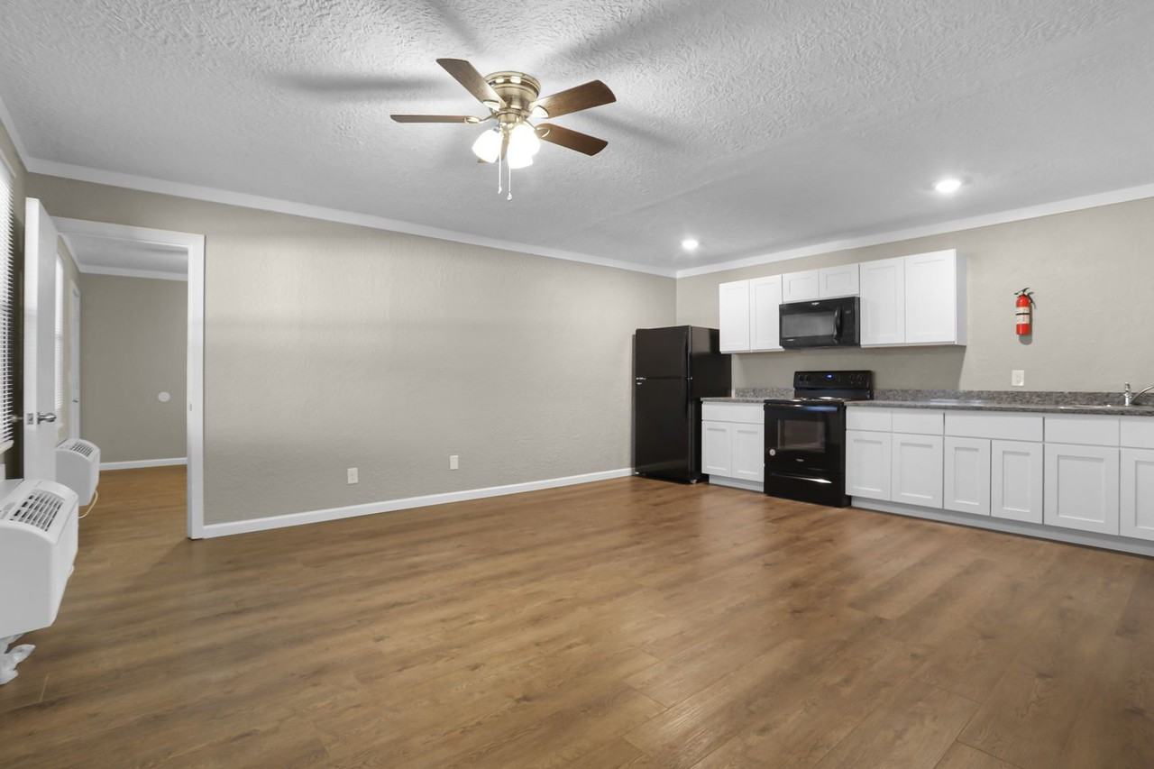 Sunshine Apartments - Photo 4 of 18