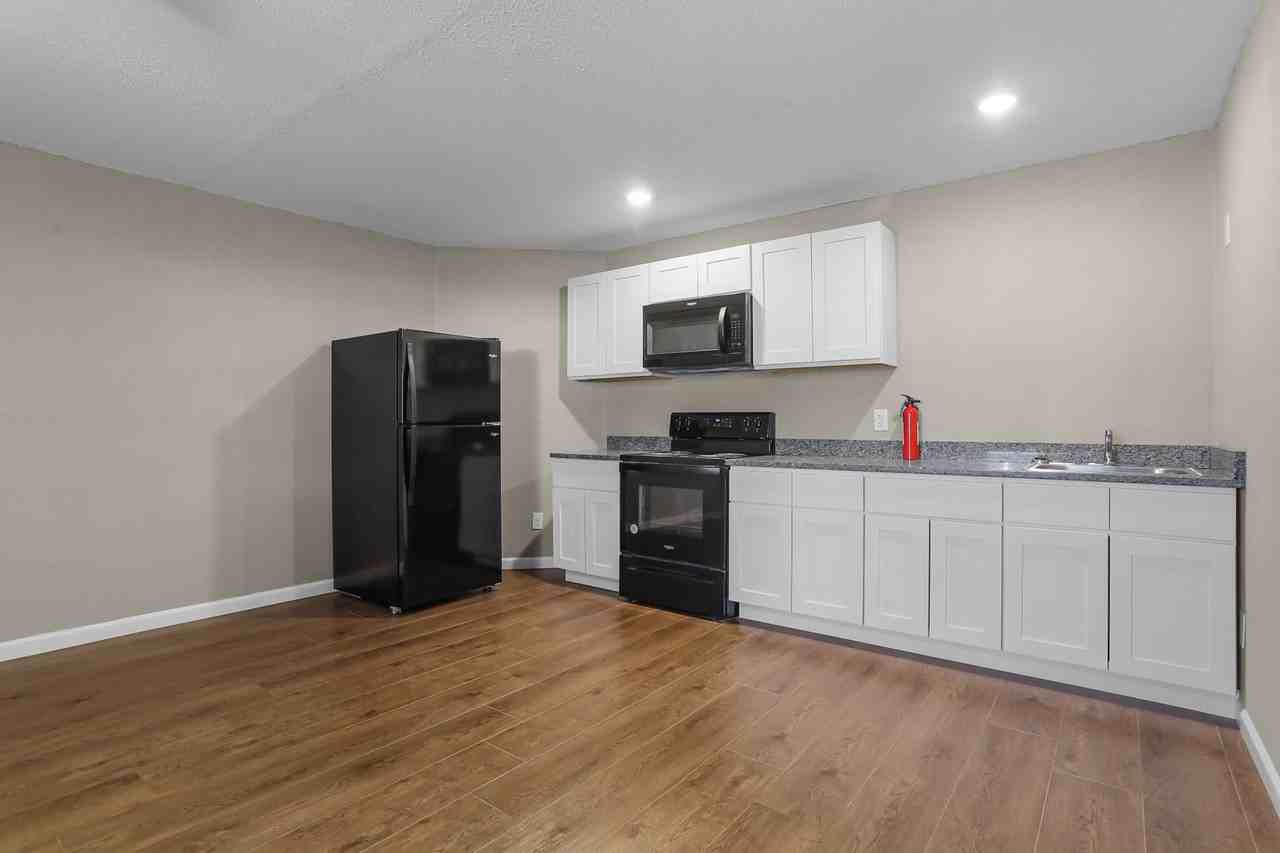 Sunshine Apartments - Photo 7 of 18