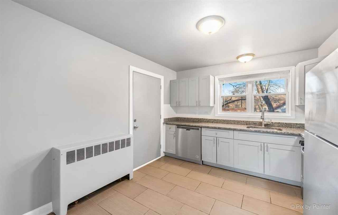 7427-7439 N Winchester - Photo 5 of 11