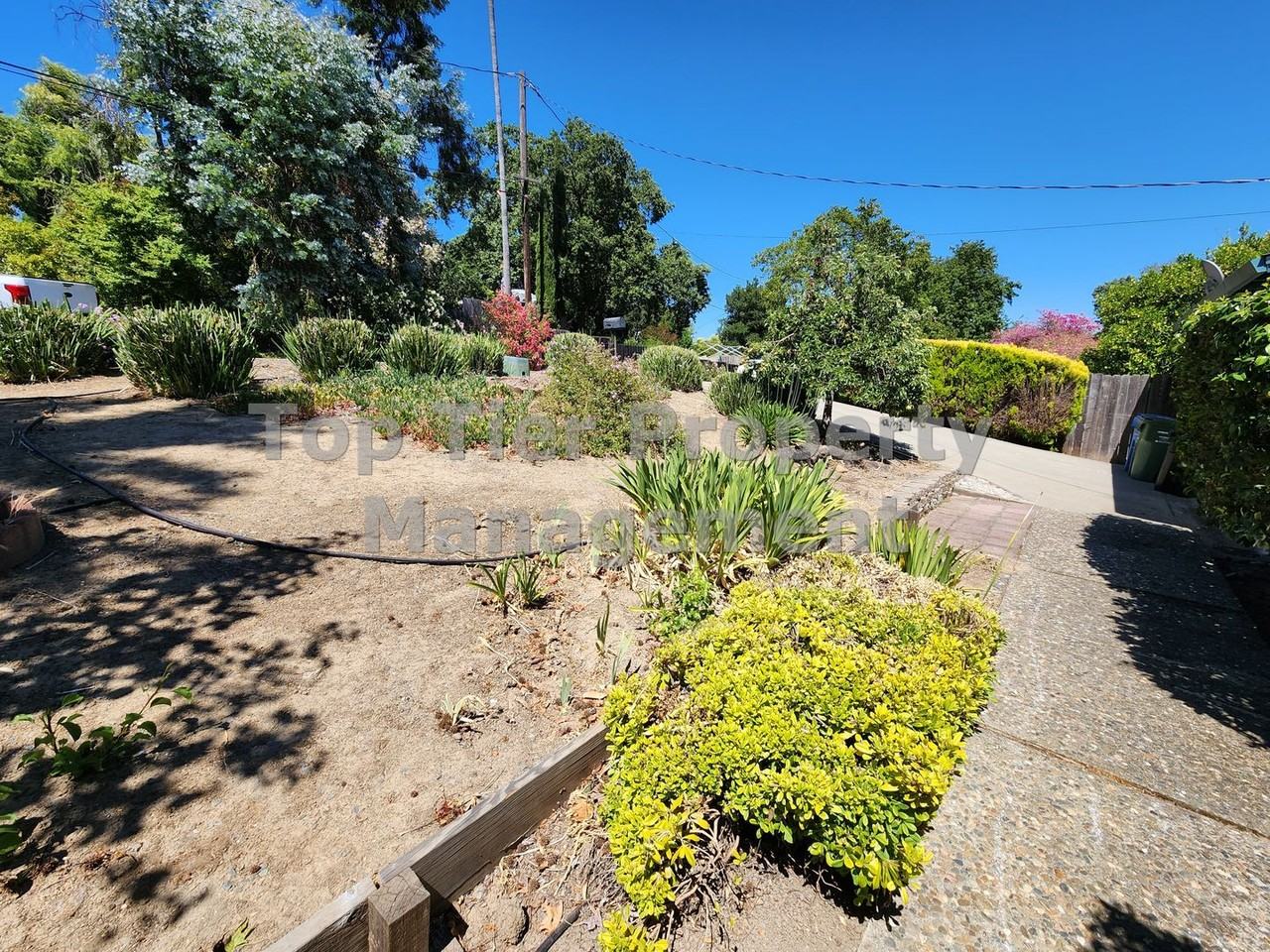 1 Lincolnshire Ct - Photo 3 of 32