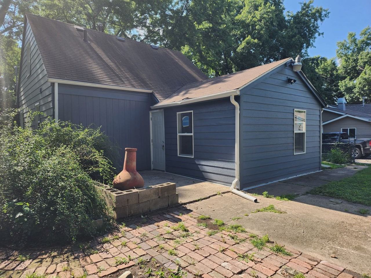 3117 Se 8th St - Photo 2 of 14