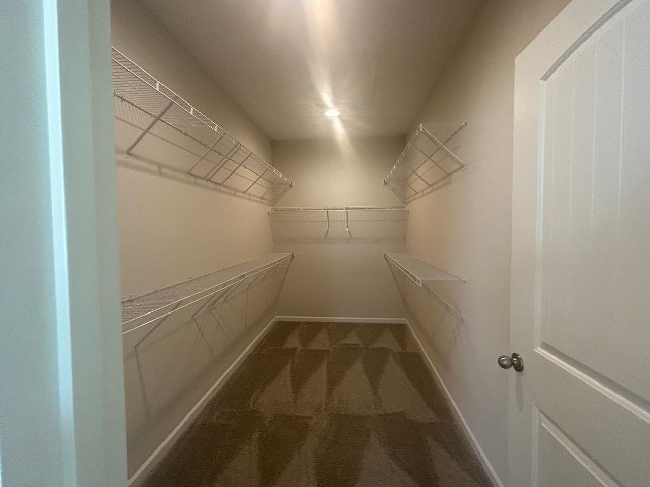 1018 Manitou Cir - Photo 3 of 11