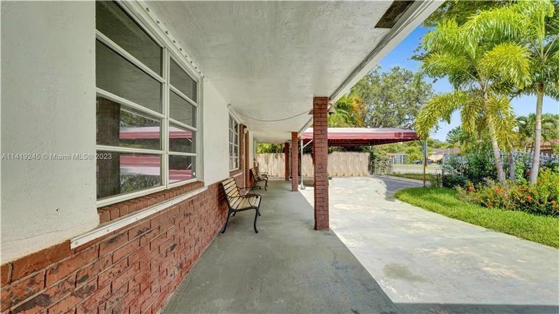 470 Ne 127th St - Photo 3 of 12