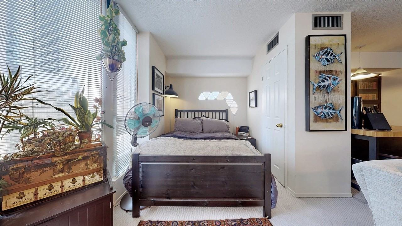 65 Centre Avenue - Photo 2 of 13