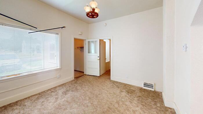 305 N 12th St - Photo 3 of 11