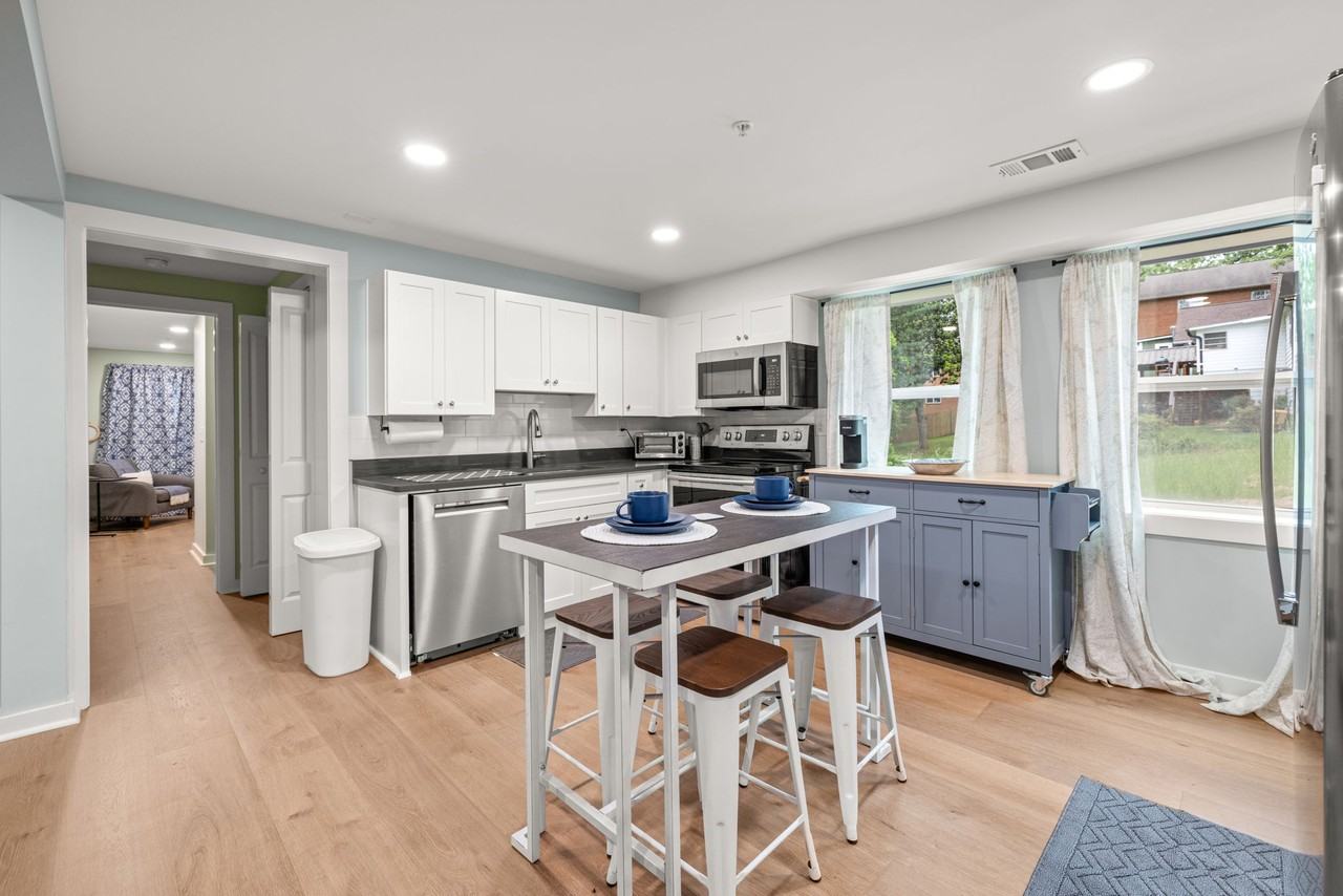 311 Forrest Ave #C - Photo 6 of 20