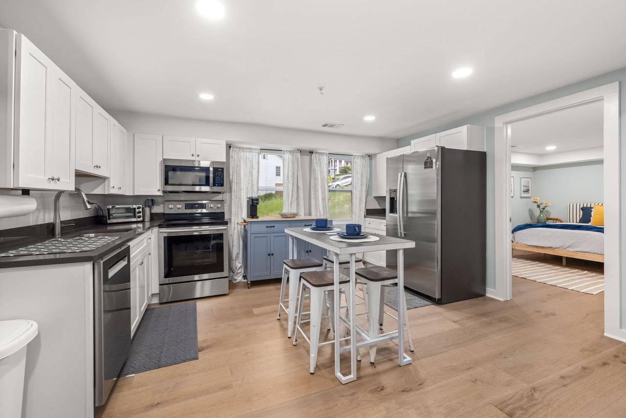 311 Forrest Ave #C - Photo 7 of 20