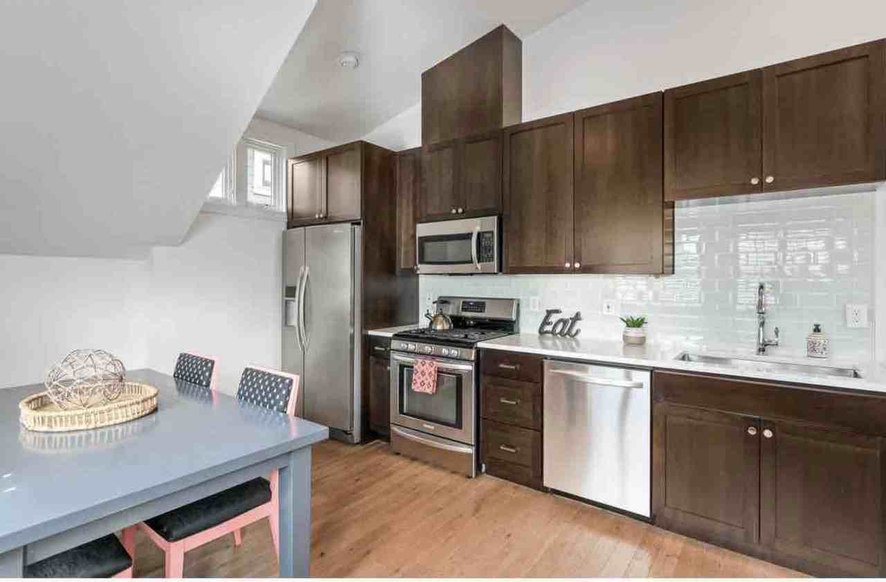 4622 Ne 10th Ave - Photo 2 of 6