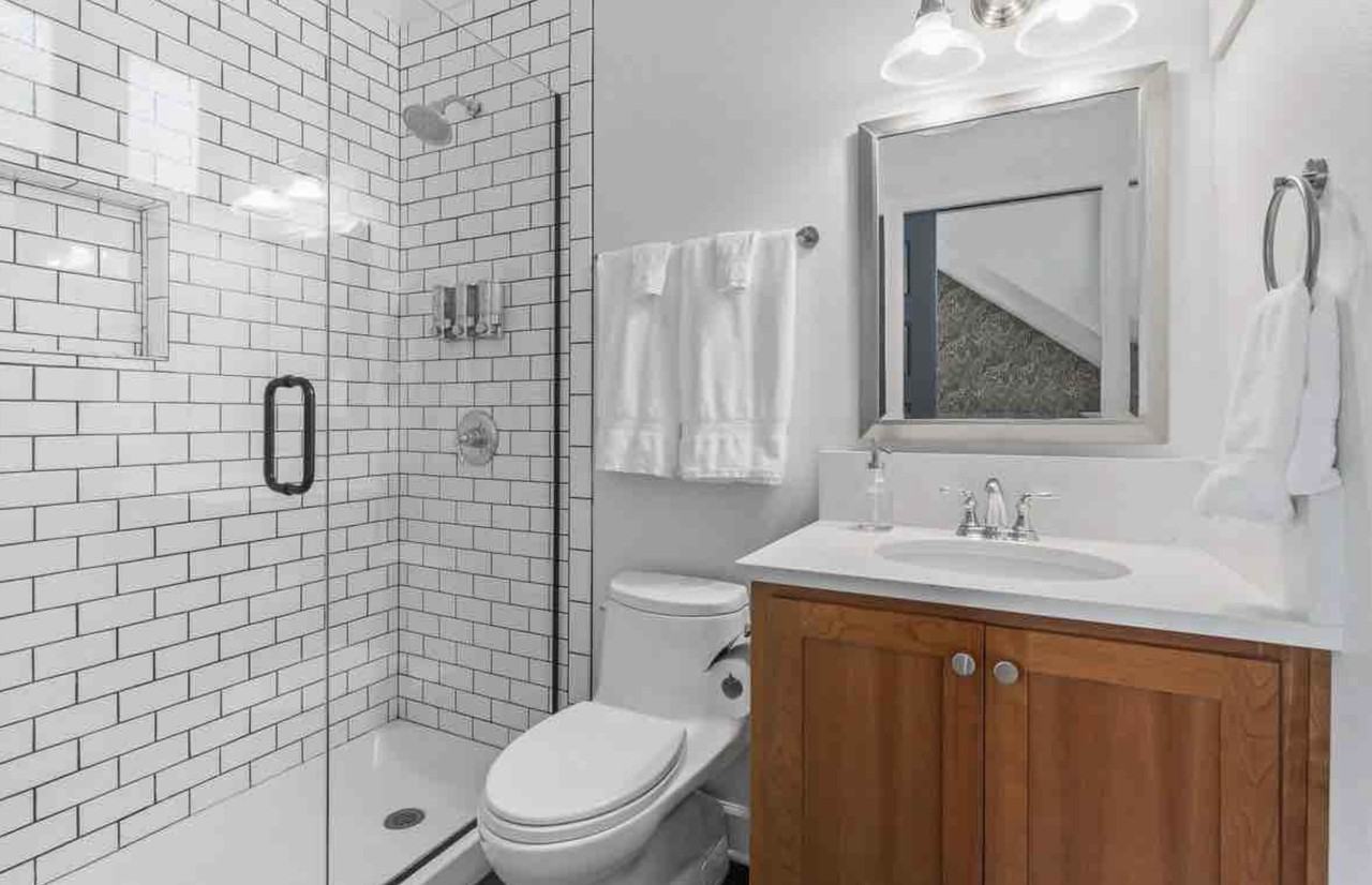 4622 Ne 10th Ave - Photo 3 of 6