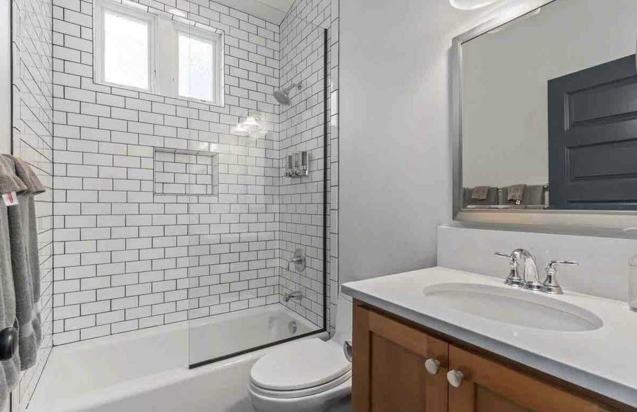 4622 Ne 10th Ave - Photo 4 of 6