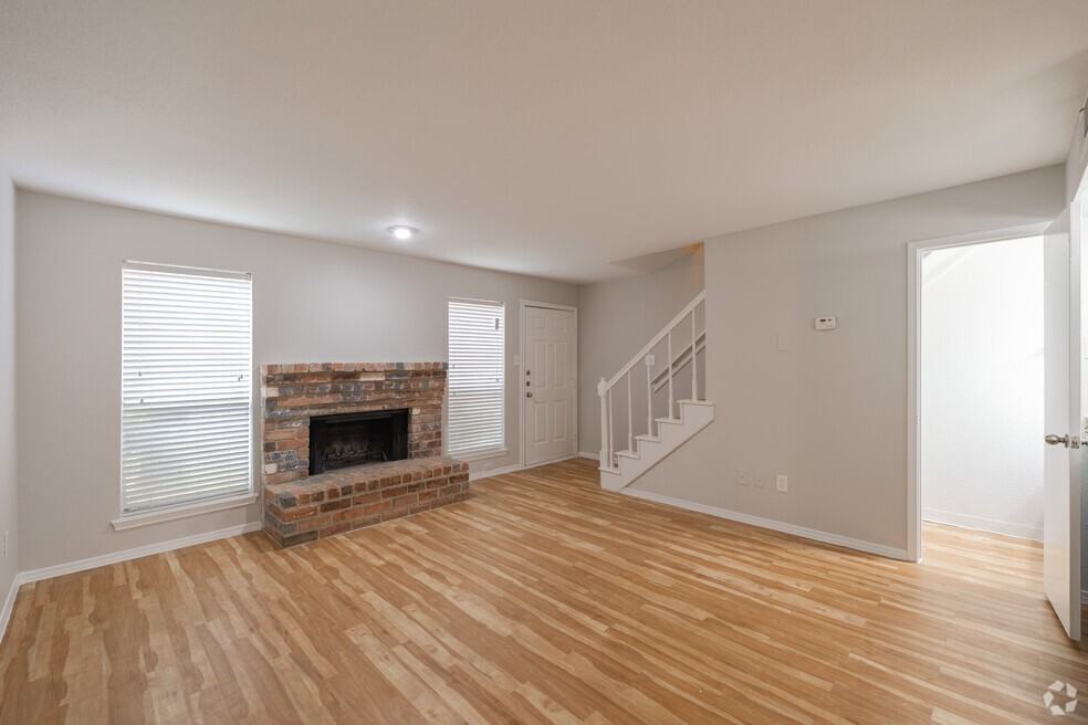 Ashford Court Apartments 12777 Ashford Point Dr, Houston, TX 77082