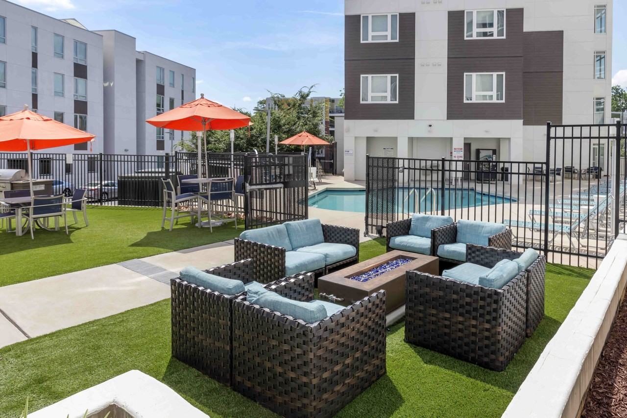 Live On Hillsborough - Photo 3 of 41