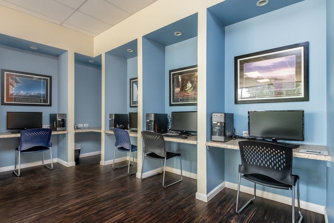 University Gardens Manor - Photo 4 of 50