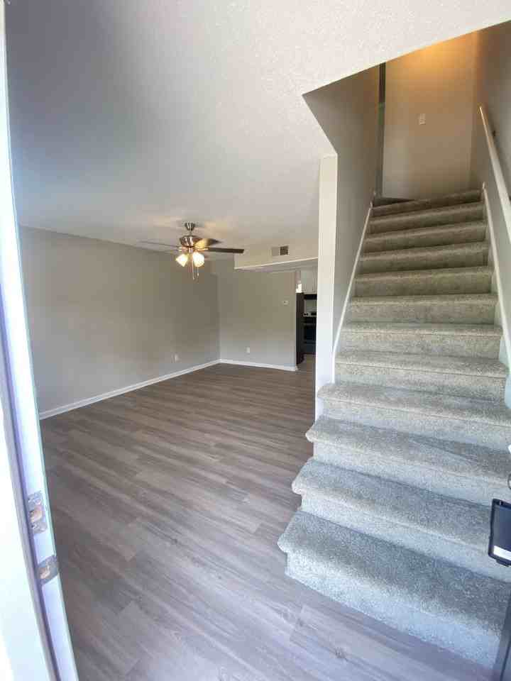 Oakwood Villa Apartments - Photo 2 of 34