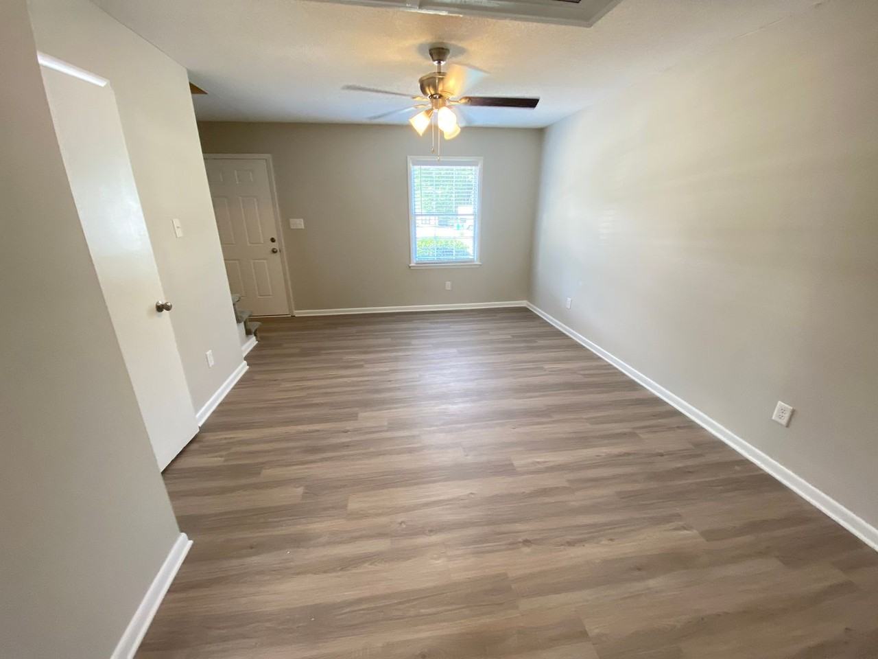 Oakwood Villa Apartments - Photo 3 of 34