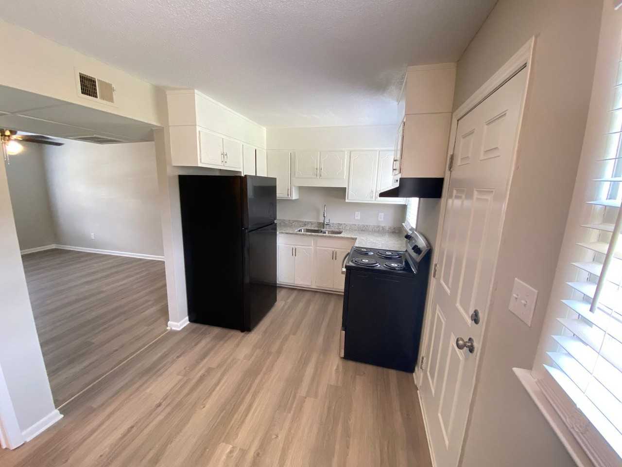 Oakwood Villa Apartments - Photo 7 of 34