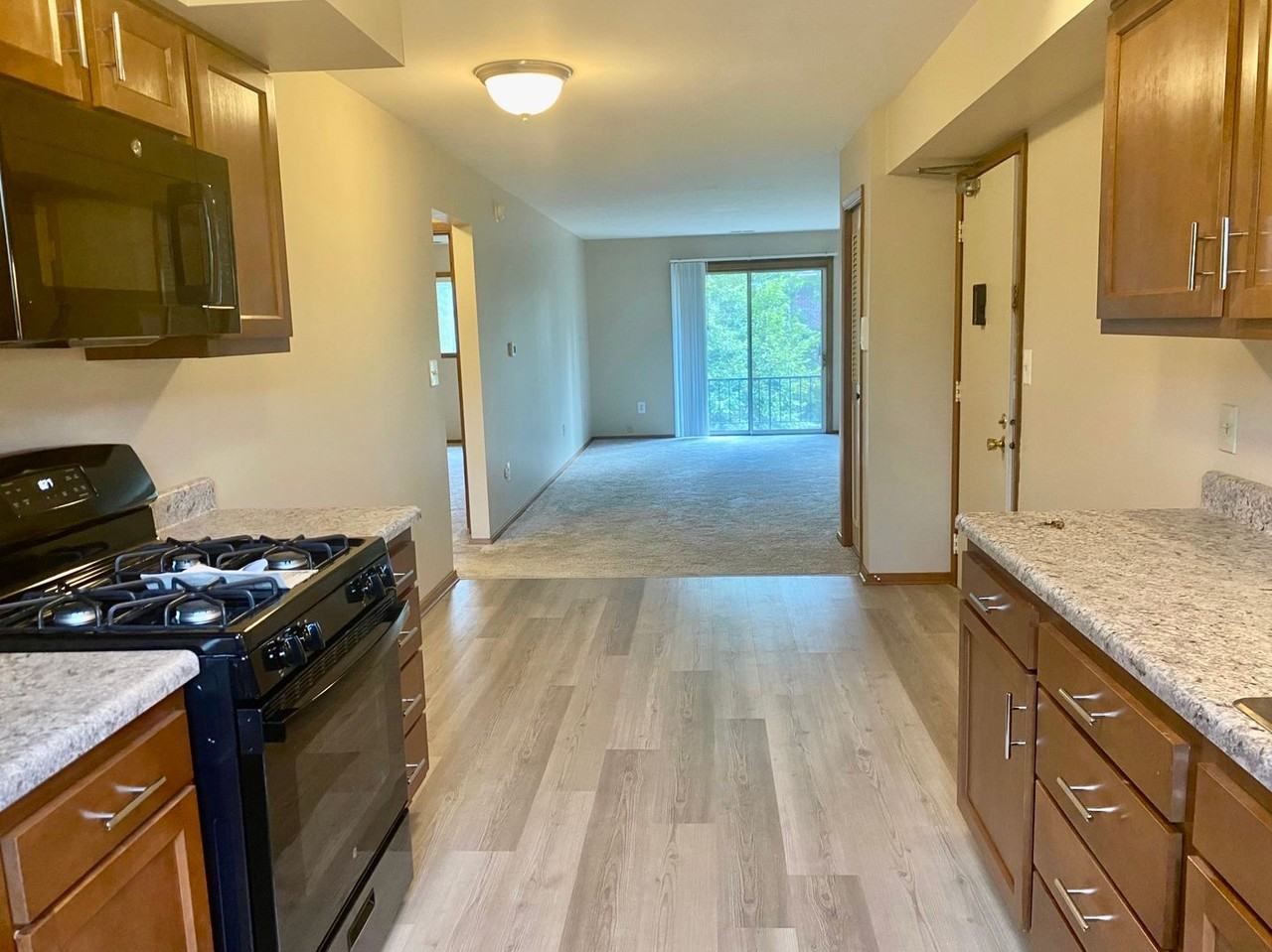 1970 Burton St Se - Photo 2 of 14