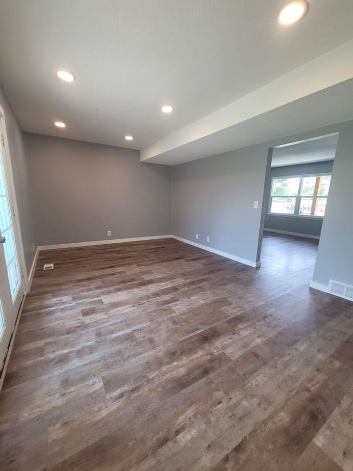 6607 N 65th St - Photo 3 of 9