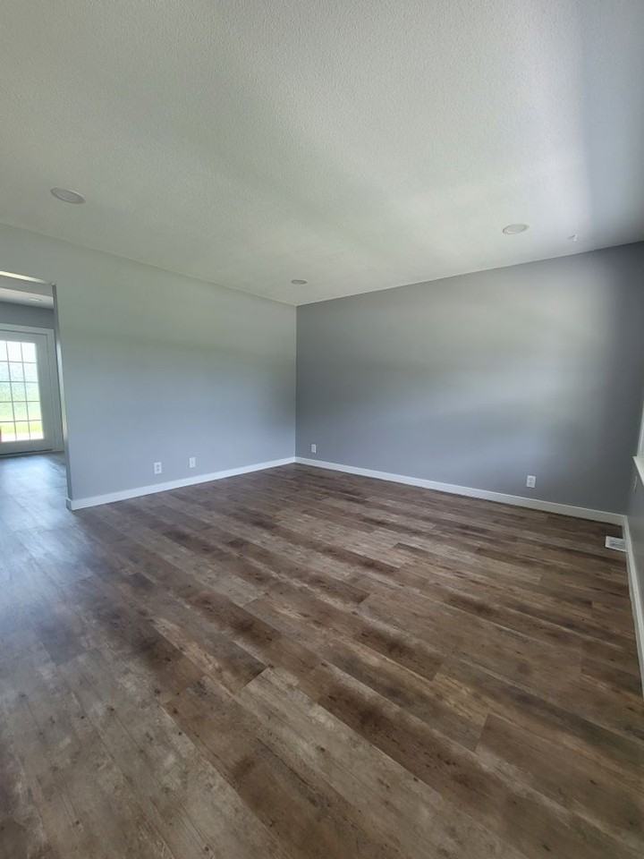 6607 N 65th St - Photo 4 of 9