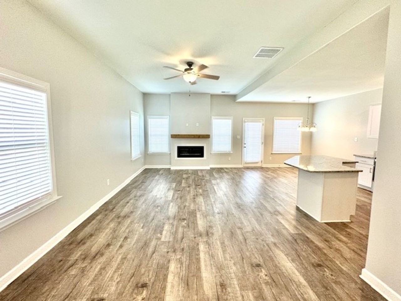 5560 Lakeside Cir W - Photo 2 of 10