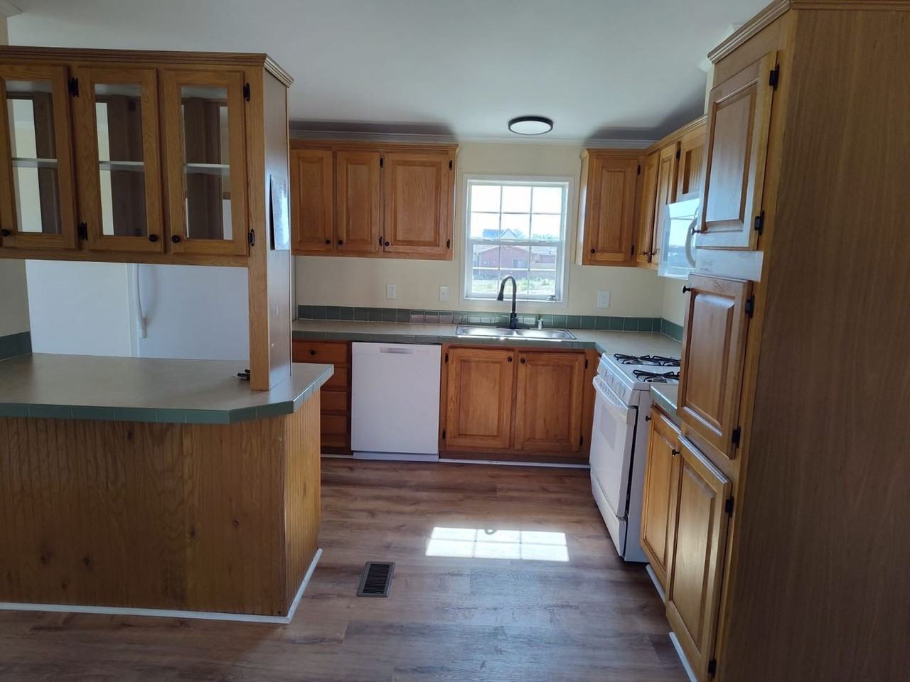 326 E Camillus St - Photo 2 of 21