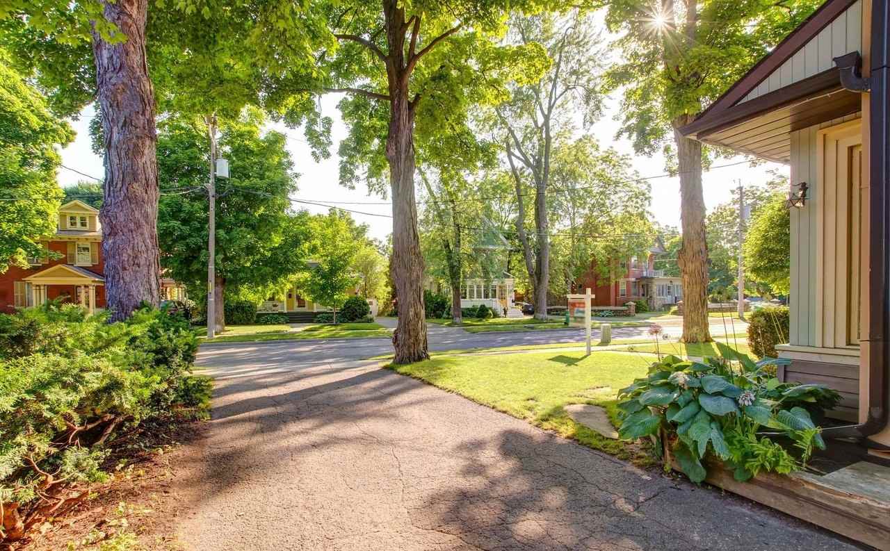 34 Isabella Street - Photo 3 of 40