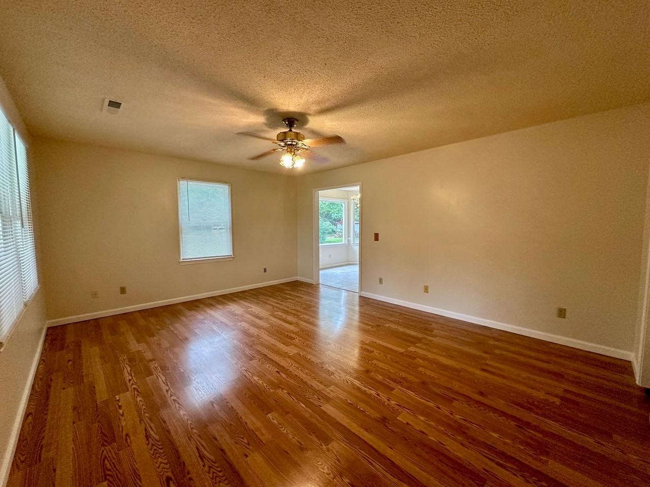 2031 Winterberry Rd - Photo 4 of 11
