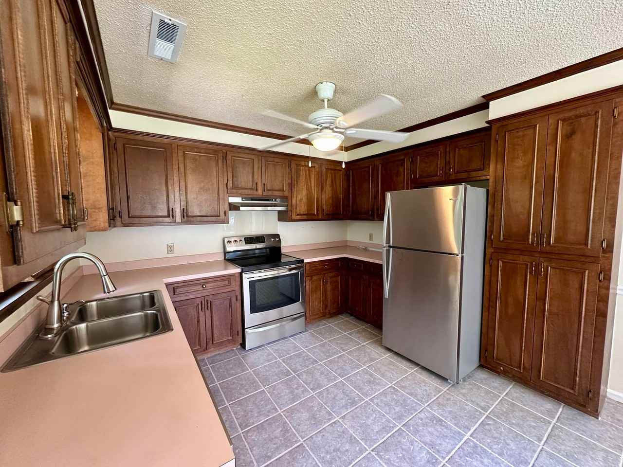 2031 Winterberry Rd - Photo 6 of 11