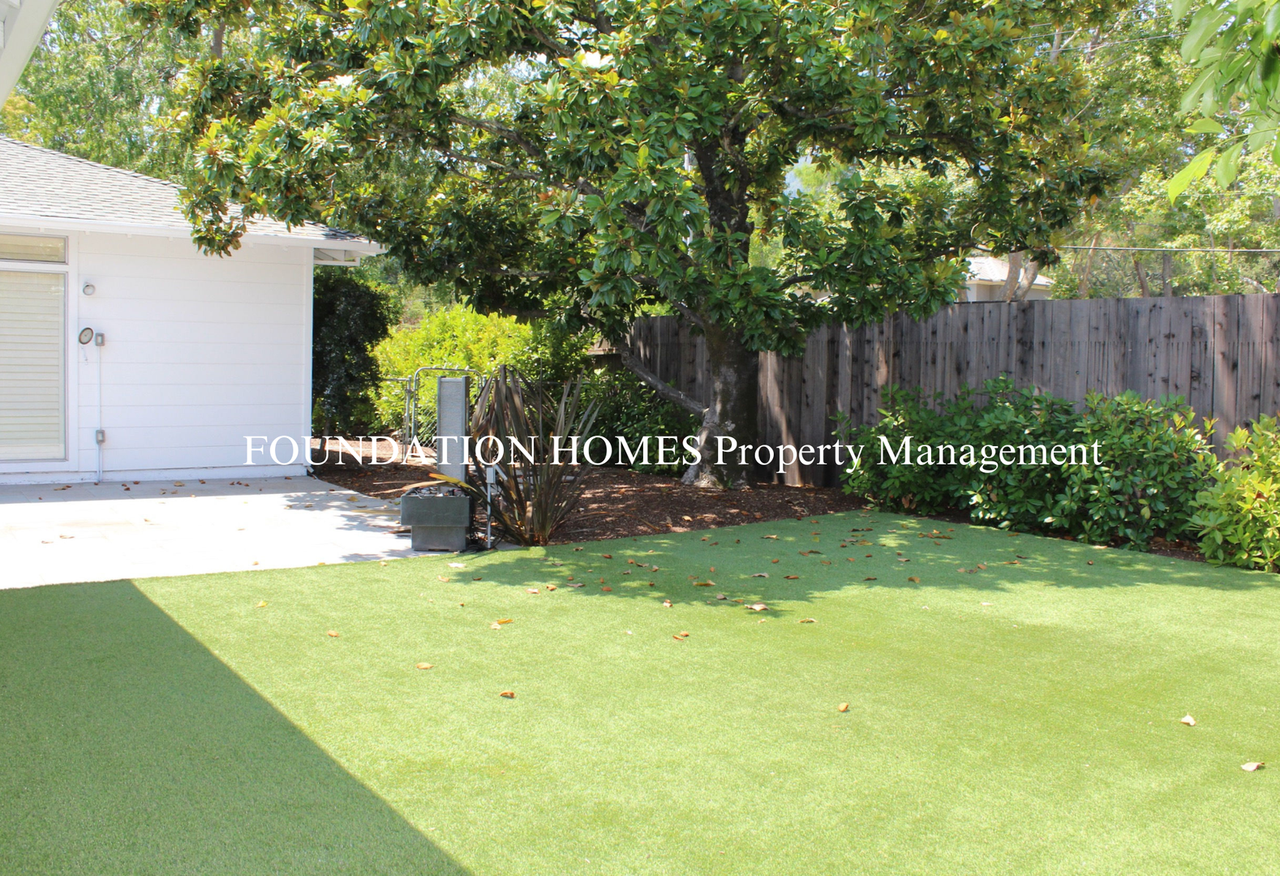 33 College Ct - Photo 3 of 31