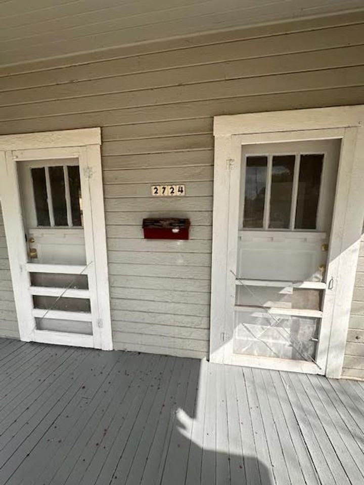 2724 Bosque Blvd - Photo 2 of 21