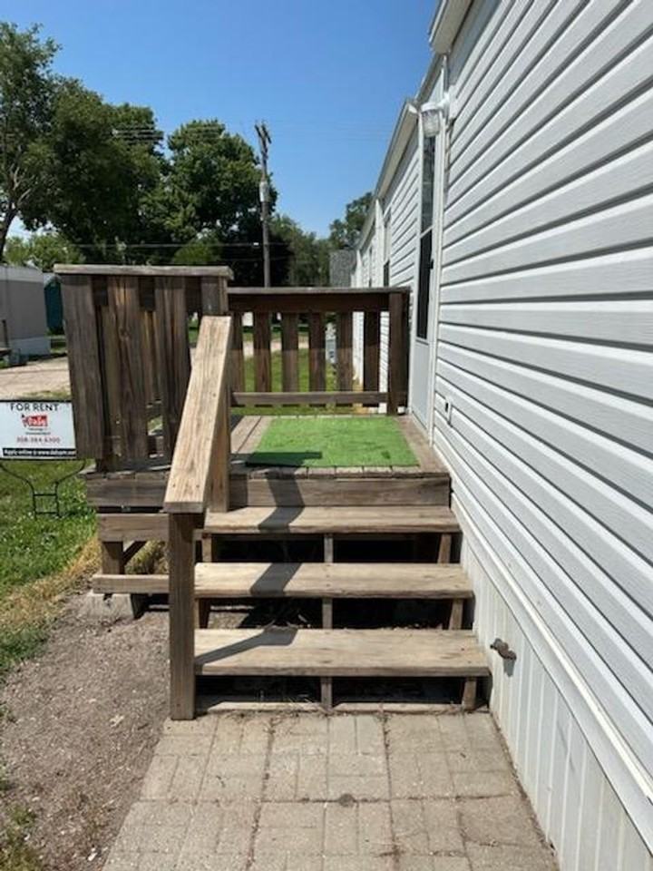 208 1/2 E 13th St - Photo 3 of 26