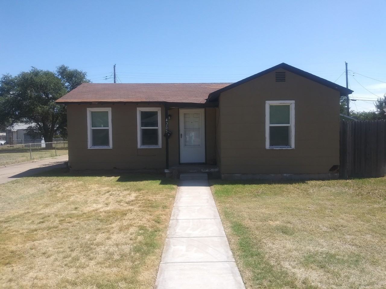 4205 S Tyler St Frnt - Photo 4 of 10