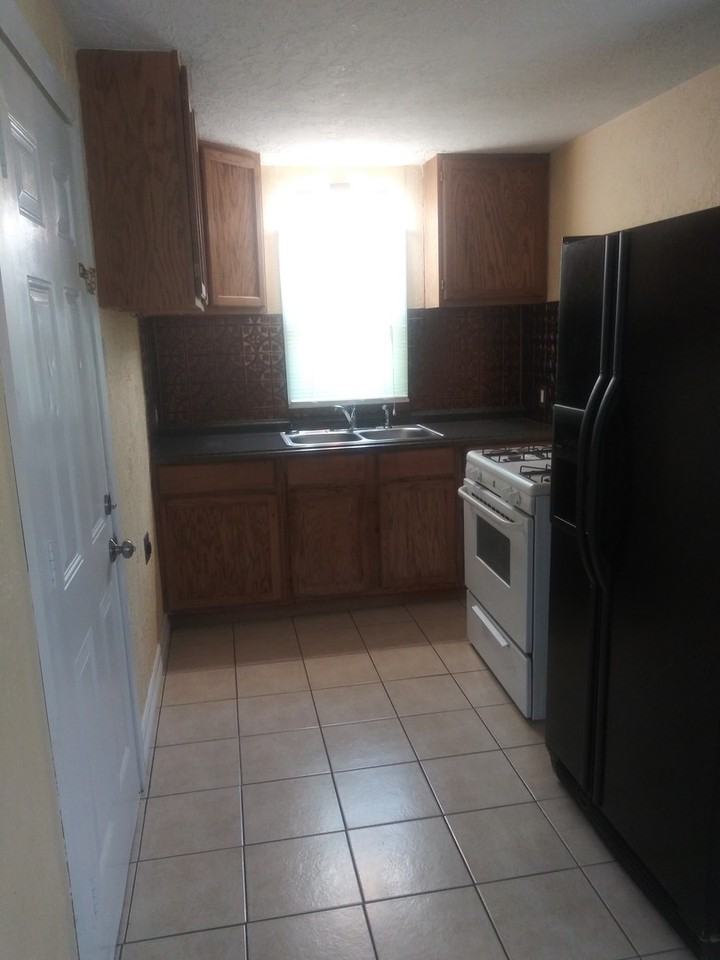 4205 S Tyler St Frnt - Photo 5 of 10