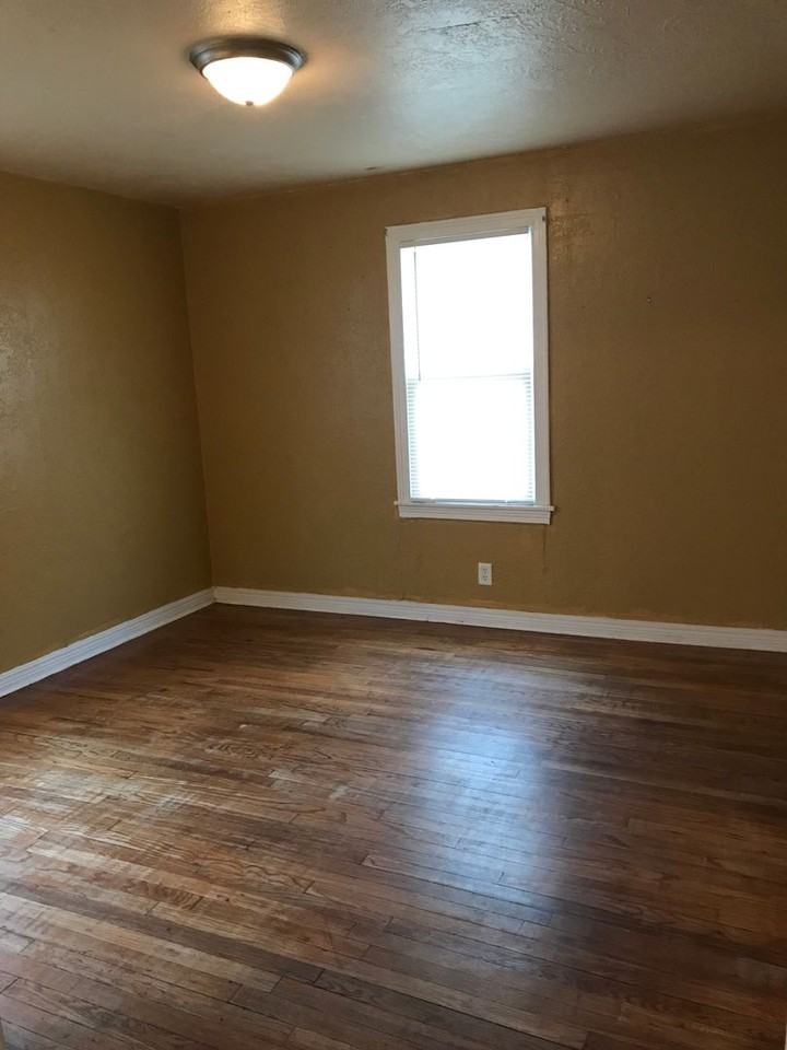 4205 S Tyler St Frnt - Photo 6 of 10