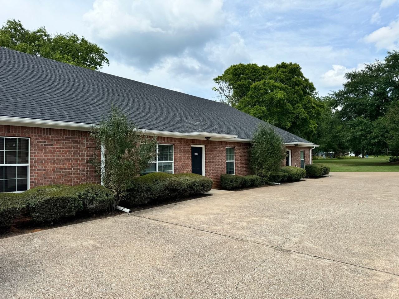 802 W Main St - Photo 2 of 15